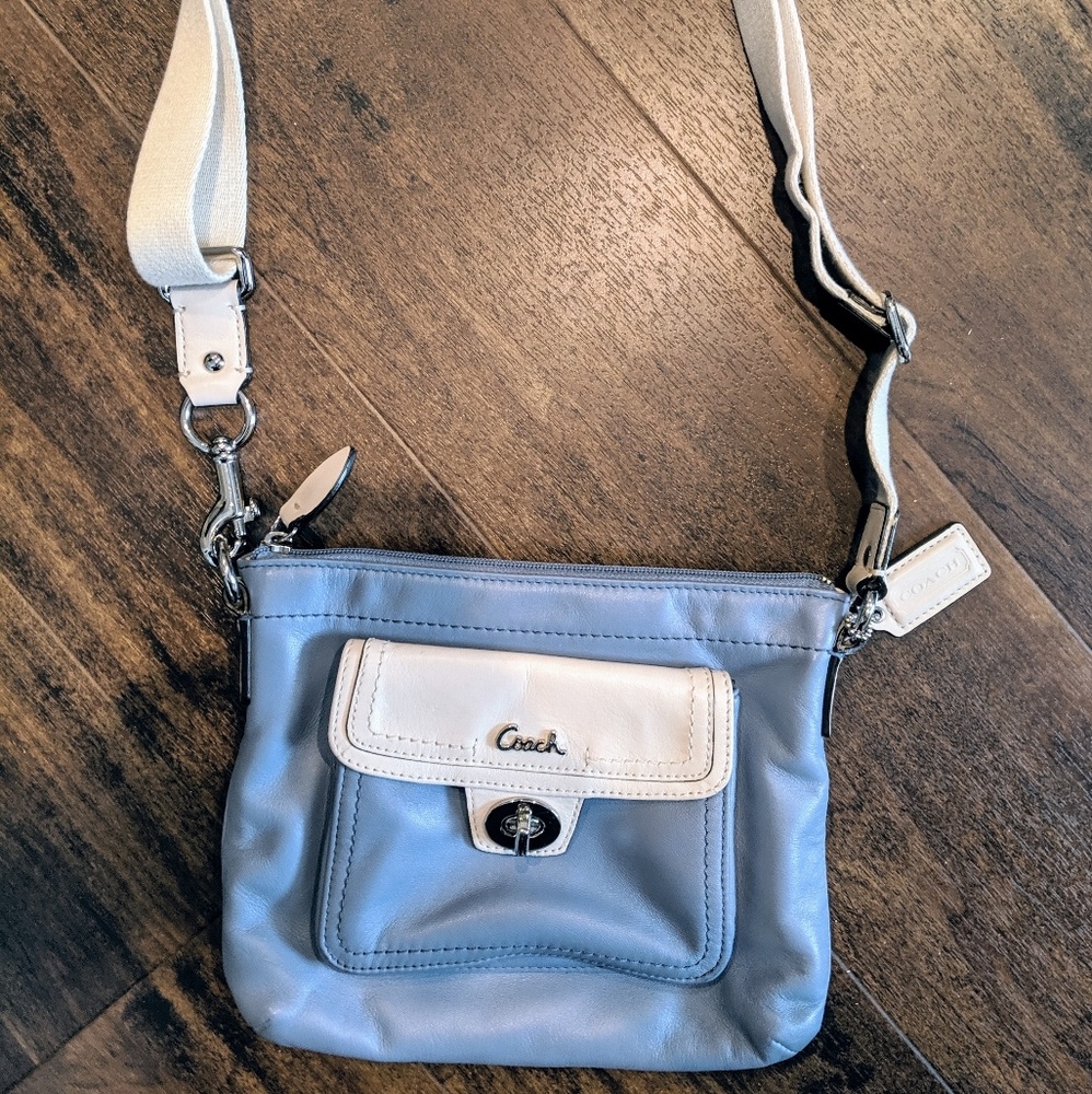 Coach signature leather swingpack crossbody bag
